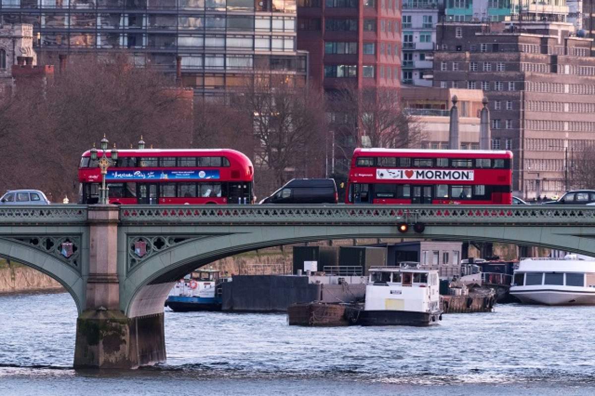 Atentatul din Londra: Poliţia a dat numele autorului atacului de pe podul Westminster