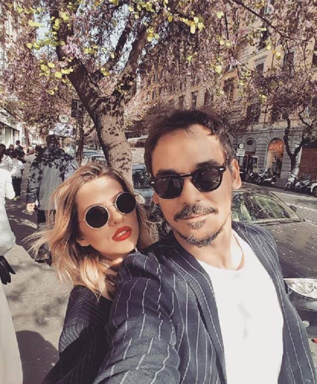 FOTO / Lidia Buble și Răzvan Simion, fericiți în vacanță la Roma! Au atras atenția tuturor, fiind îmbrăcați la fel