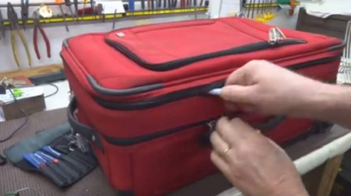 Cum compania de zbor îți poate fura tot din bagaj cu doar un pix! Informații dezvăluite de foști angajați