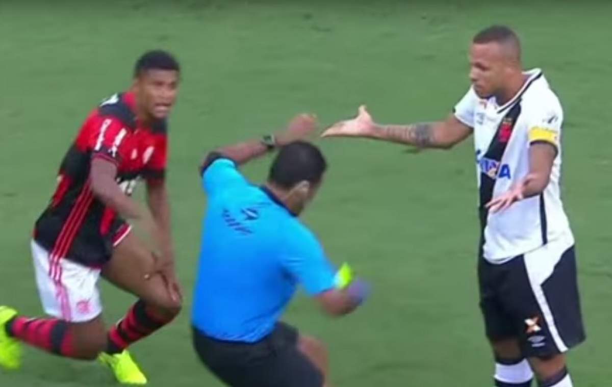 Chiar şi arbitrii trişează! Un "central" a fost protagonistul unei simulări ruşinoase! / VIDEO