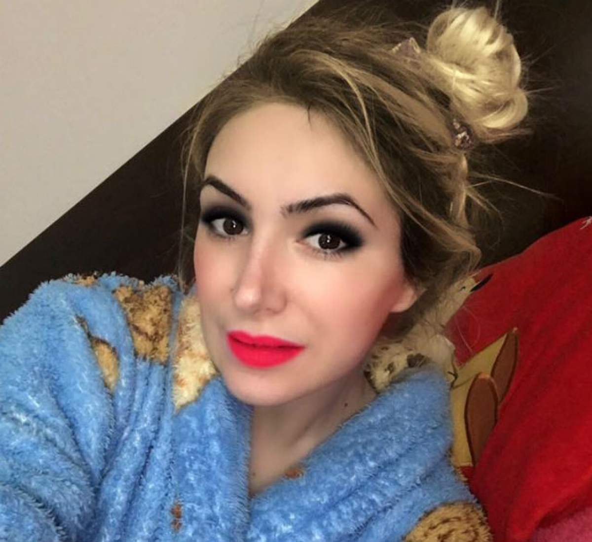 FOTO / Ciufulită şi nemachiată, Sexy-Brăileanca, selfie cu fiul ei! De la ce nu şi-au putut lua ochii fanii