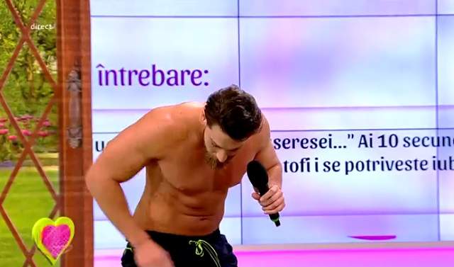 VIDEO / Striptease în platoul de la "2k1"! Robert Popescu, cel mai sexy asistent