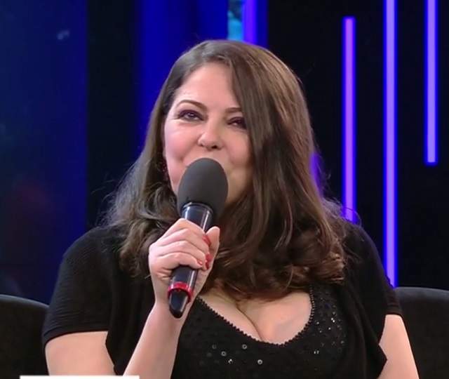 VIDEO / Rita Mureşan, într-o rochie mini şi decolteu adânc la aproape 45 de ani! A închis multe guri rele cu această apariţie