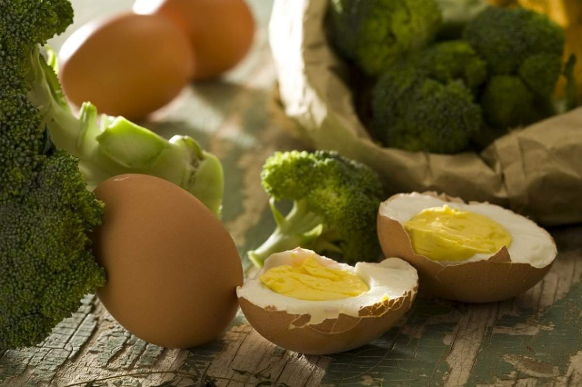 ÎNTREBAREA ZILEI: Ce se întâmplă în corpul tău dacă mănânci trei ouă pe zi?