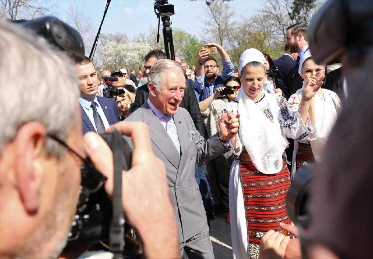 VIDEO / Primele imagini cu Prinţul Charles la Muzeul Satului! A fost întâmpinat cu muzică tradiţională