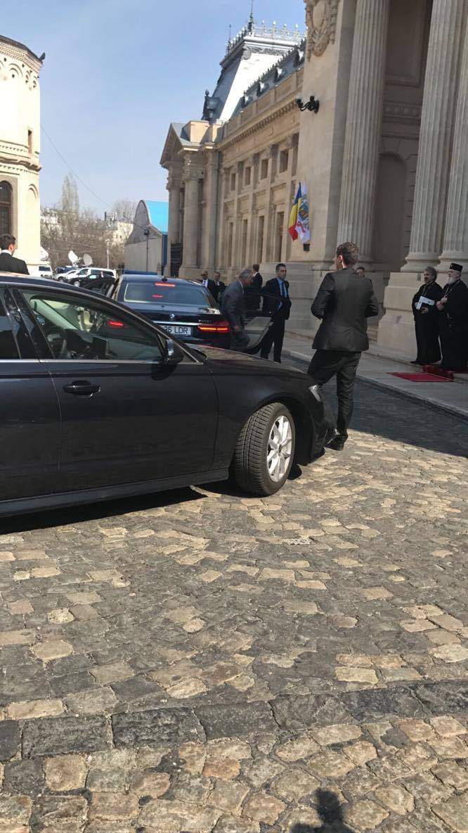 VIDEO / Primele imagini cu Prinţul Charles la Muzeul Satului! A fost întâmpinat cu muzică tradiţională