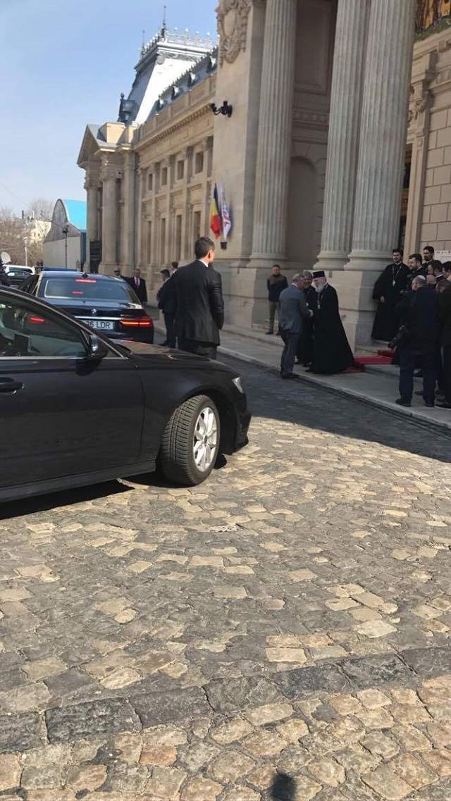 VIDEO / Primele imagini cu Prinţul Charles la Muzeul Satului! A fost întâmpinat cu muzică tradiţională