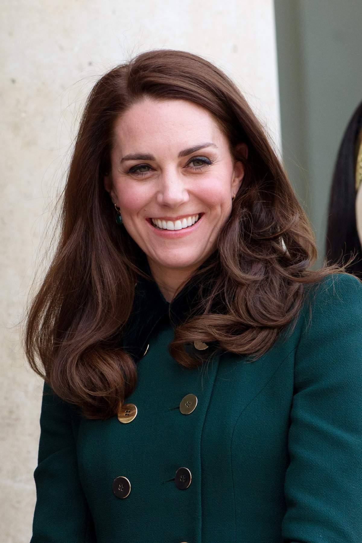 VIDEO / Stilul Kate Middleton versus Meghan Markle! Tinerele "prințese" din familia regală britanică