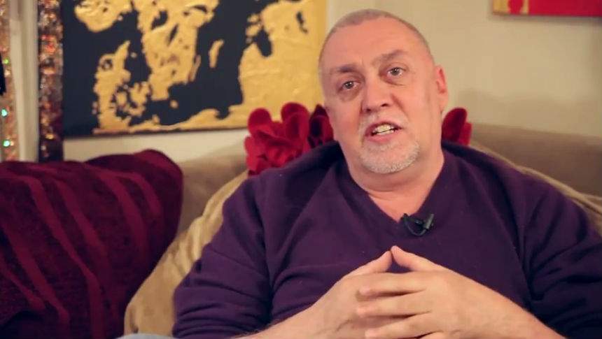 VIDEO / DOLIU în lumea artiştilor! Gilbert Baker, creatorul steagului în culorile curcubeului al LGBT, a murit