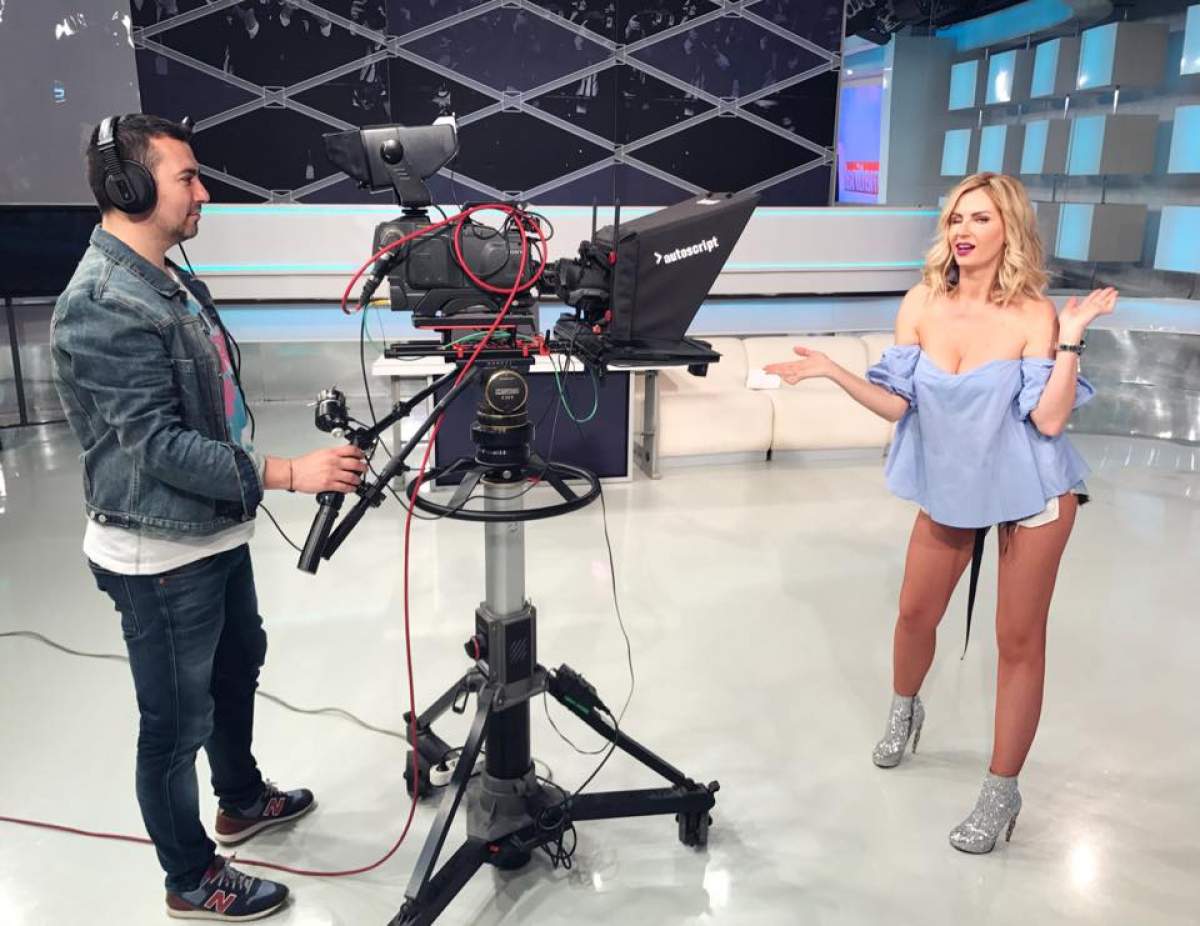 VIDEO / Decoltată, fără sutien şi cu pantaloni minusculi, Andreea Bănică a încins atmosfera la tv! A dezvăluit DATA BOTEZULUI fiului ei