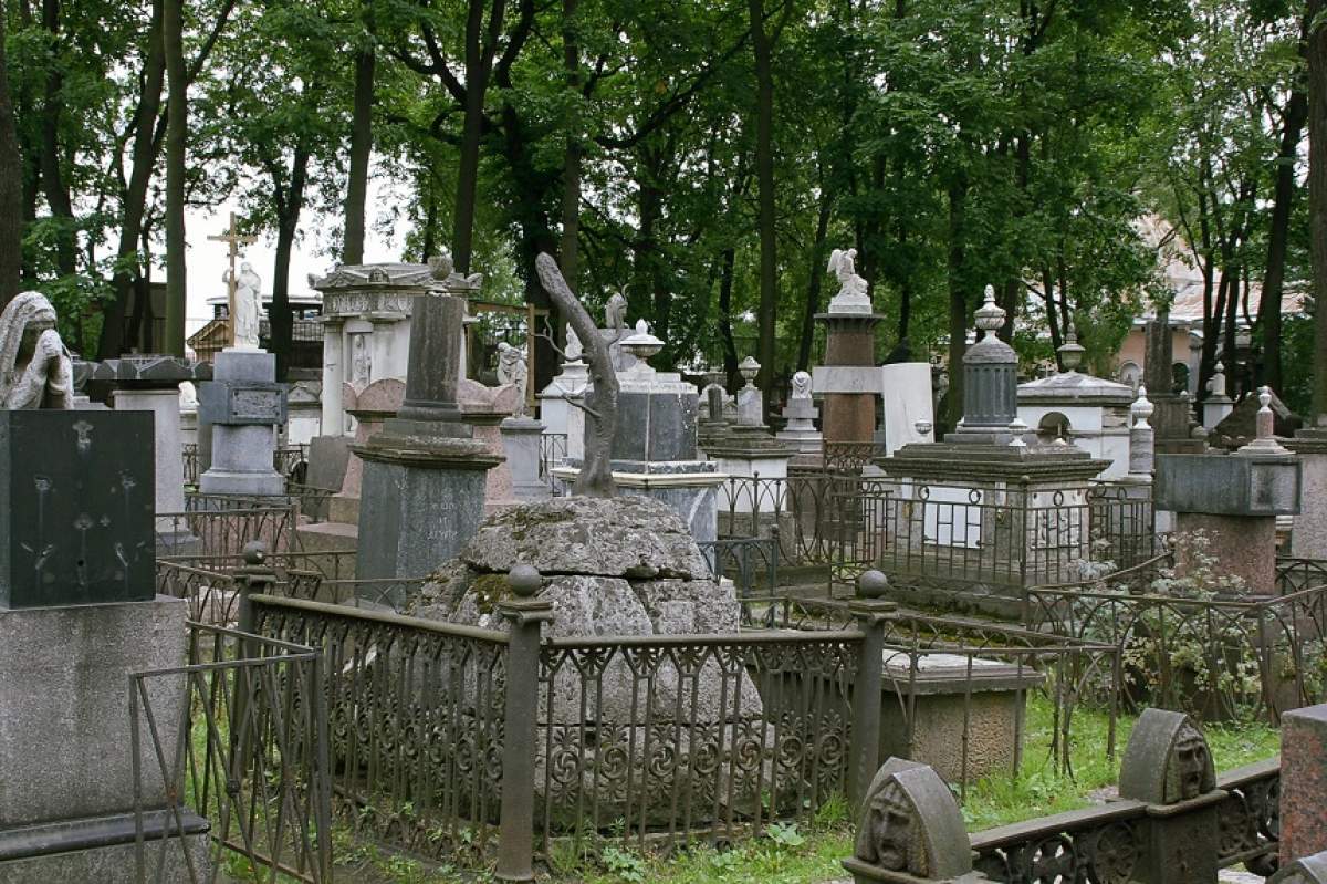 Incident şocant! Un bărbat şi-a găsit moartea în cimitir