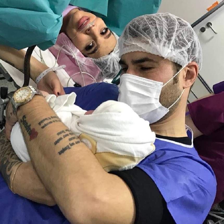 FOTO / Adrian Mutu a devenit pentru a patra oară tată! S-a pozat cu fiul lui şi soţia, la nici o oră de a naştere