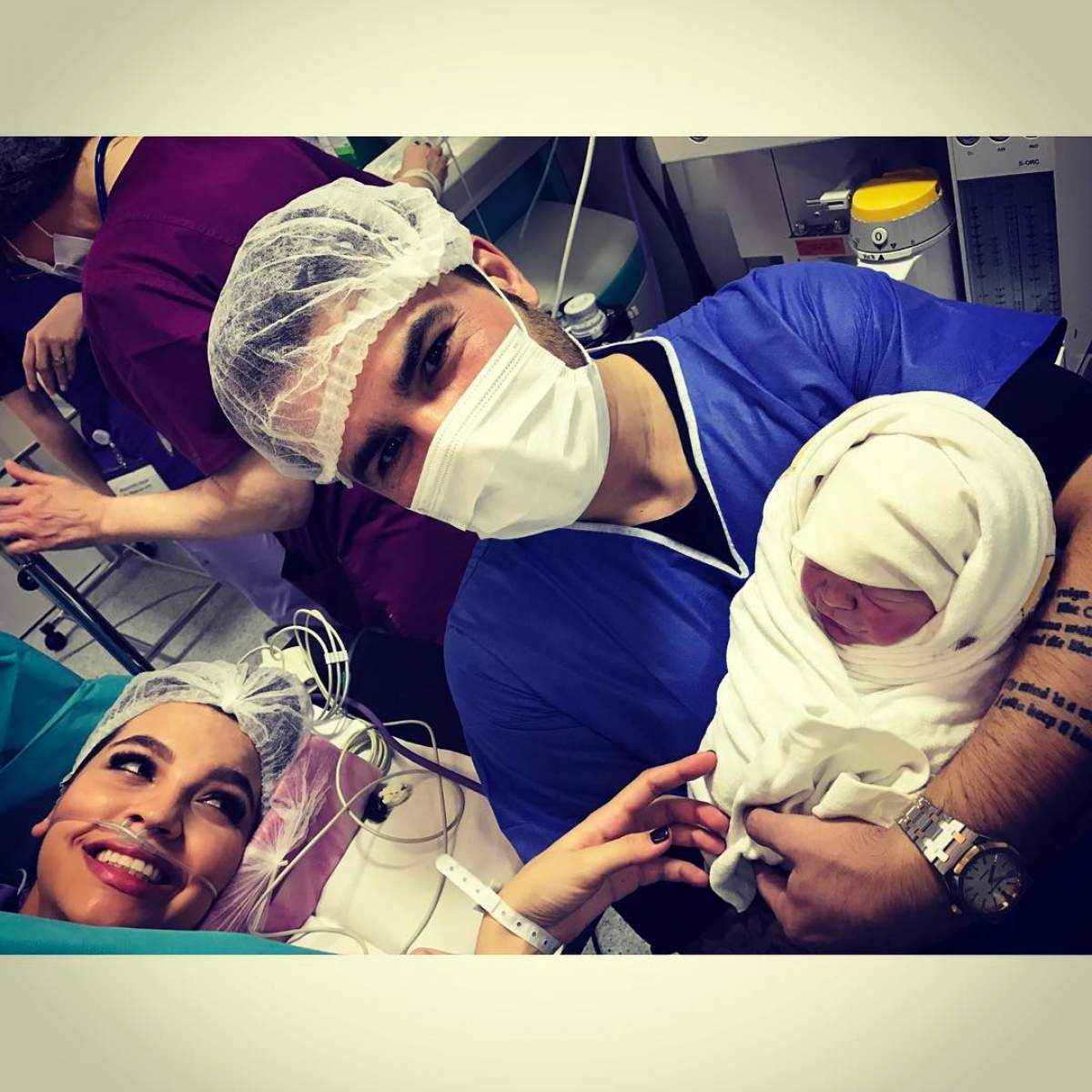 Paparazzi / Ce a făcut Adrian Mutu, cu puţin timp înainte ca Sandra să nască! Cine a apărut la spital cu daruri