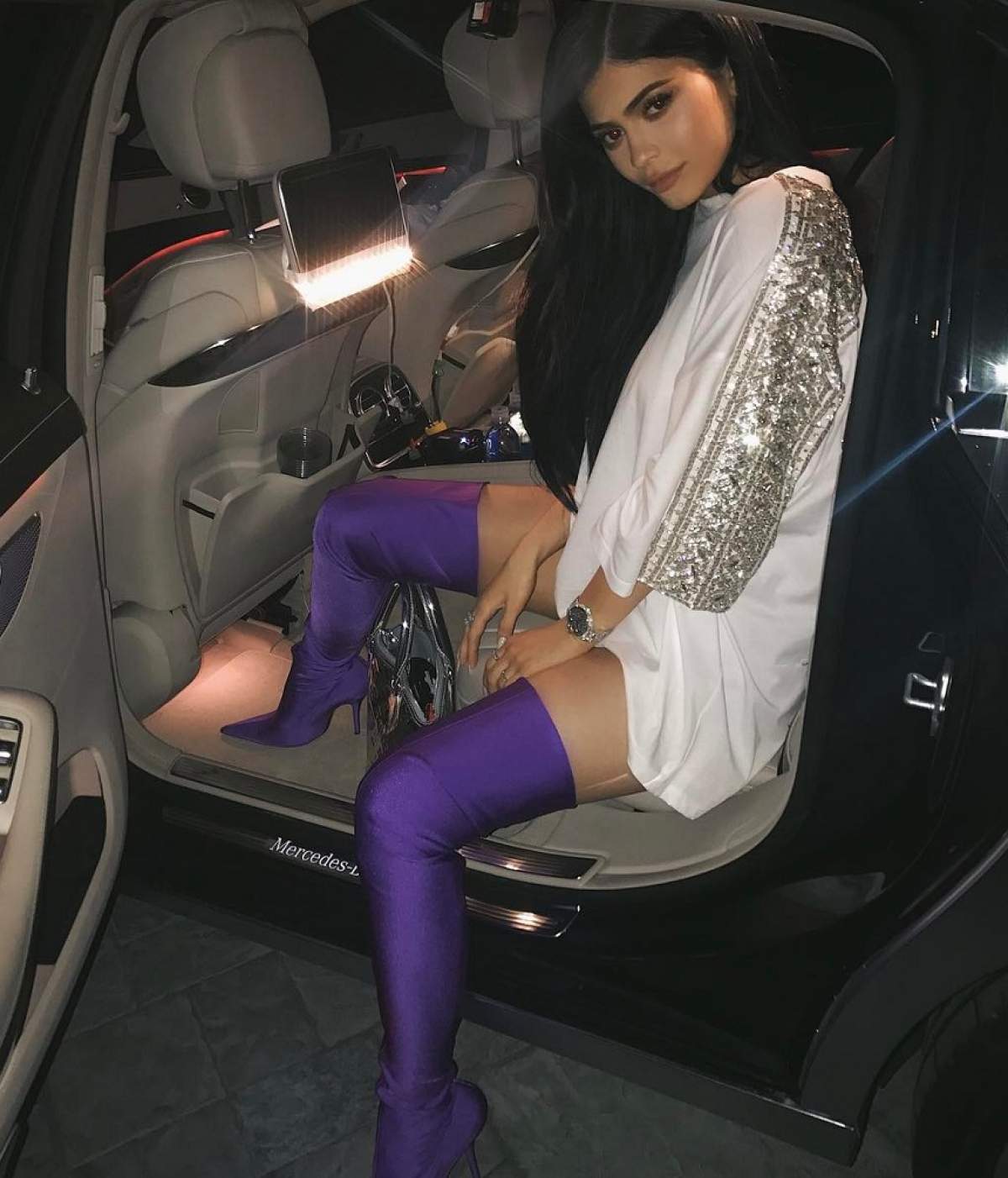 FOTO / Kylie Jenner, într-o rochie transparentă, cu lenjeria la vedere. Viaţa de femeie singură îi prieşte