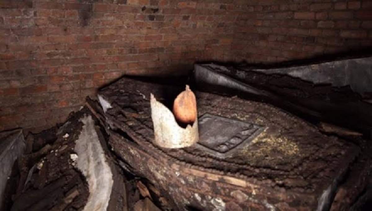 VIDEO / Arheologii britanici, băgaţi în încurcătură de o DESCOPERIRE FORMIDABILĂ! Zeci de sicrie, găsite sub o biserică veche din Londra