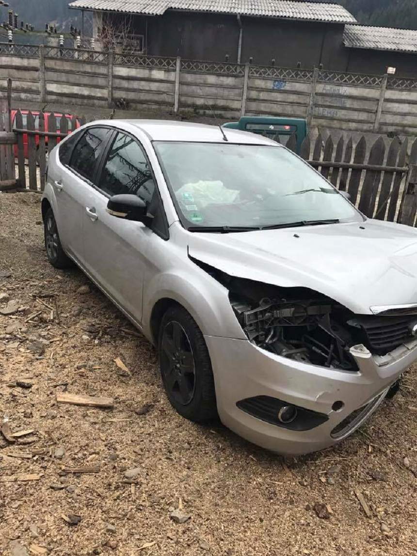 FOTO / Cristi de la ”Mireasă pentru fiul meu” a făcut accident cu mașina! Imaginile cu automobilul grav avariat