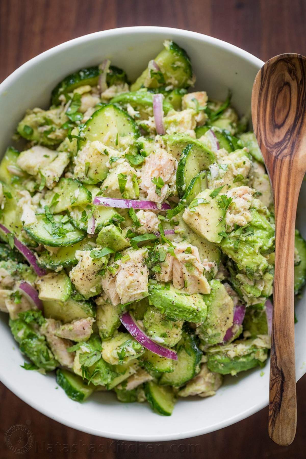 Salată uşoară cu avocado şi ton! Simplu, delicios şi bun pentru siluetă!
