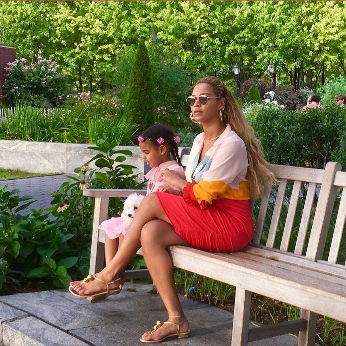 FOTO & VIDEO / Beyonce, cu burtica de gravidă din ce în ce mai mare! Mai are puțin și își va strânge gemenii în brațe