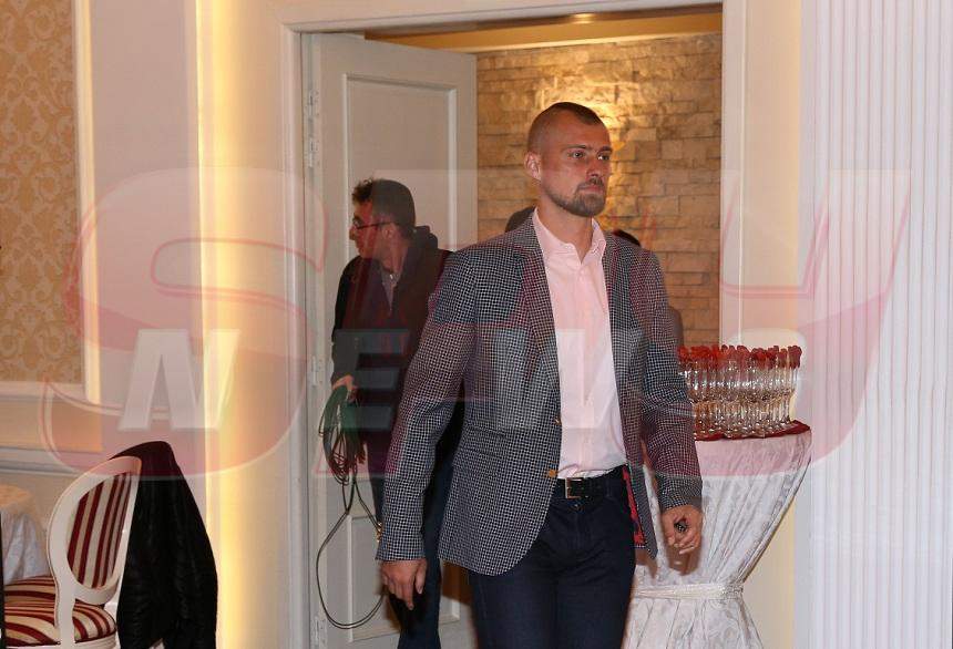 Gabi Tamaş are un look de zile mari! “Bad Boy” şi soţia sa, Ioana, au făcut senzaţie la ziua Oanei Roman! / FOTO
