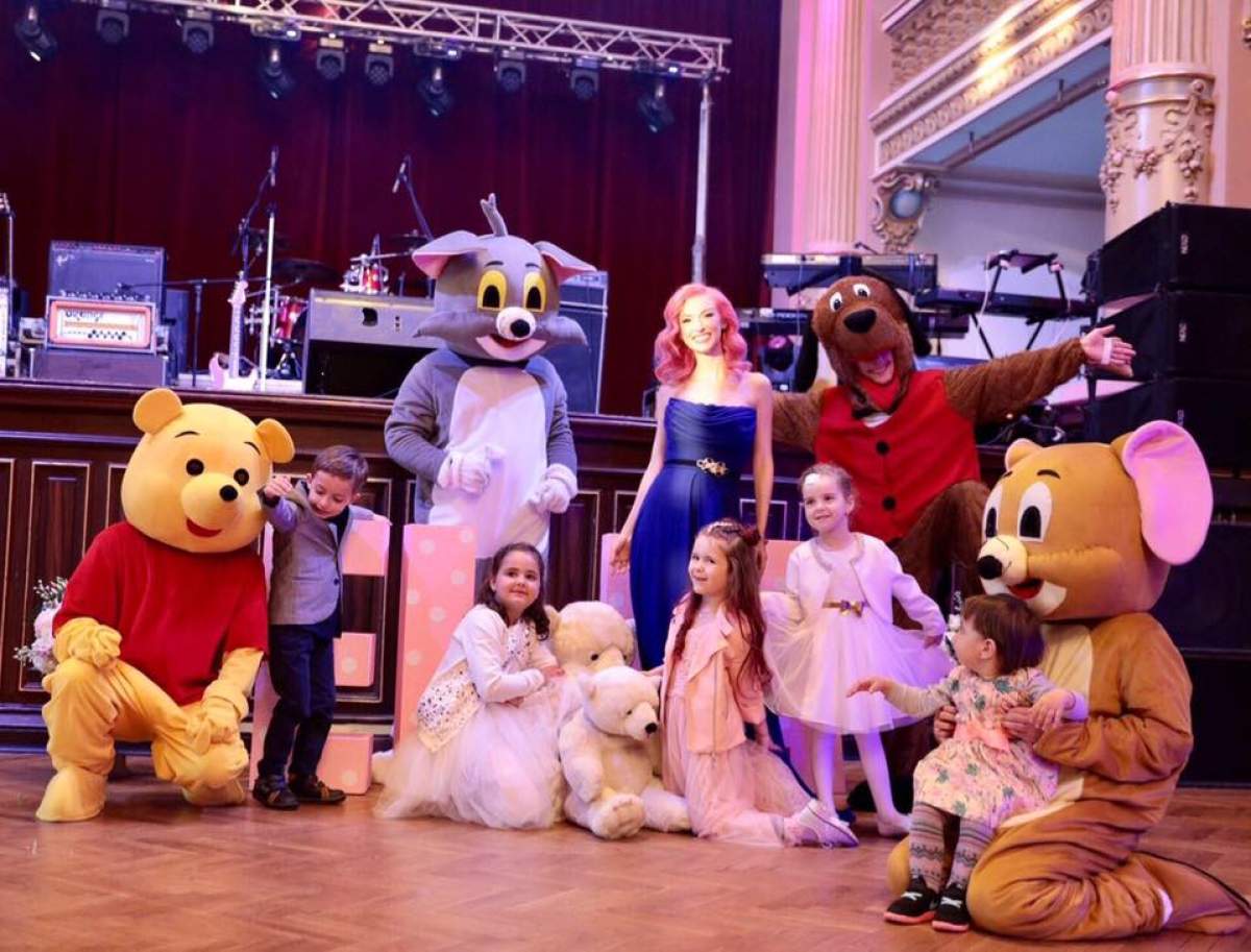 FOTO / Andreea Bălan şi George Burcea, poză de colecţie cu naşii de botez ai fiicei lor! Cum au petrecut alături de invitaţi