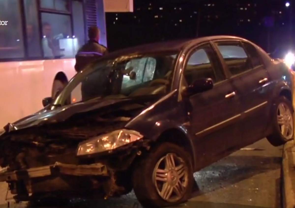VIDEO / Accident spectaculos în Capitală! A fugit după ce a intrat pe linia unui tramvai şi a lovit o altă maşină