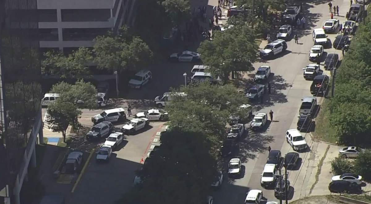 VIDEO / Atac armat în Dallas: 2 oameni au fost împuşcaţi, iar zeci de poliţişti au sosit la faţa locului