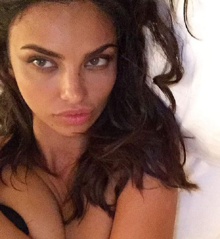 FOTO / Mădălina Ghenea, eforturi pentru a fi cea mai bună mămică. La ce a renunţat vedeta de când a născut