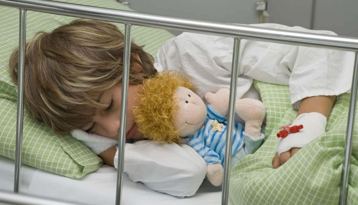 FOTO / Desenul i-a salvat viaţa. Un copil de 7 ani şi-a făcut portretul, iar mama lui l-a dus de urgenţă la spital. Ce au descoperit medicii