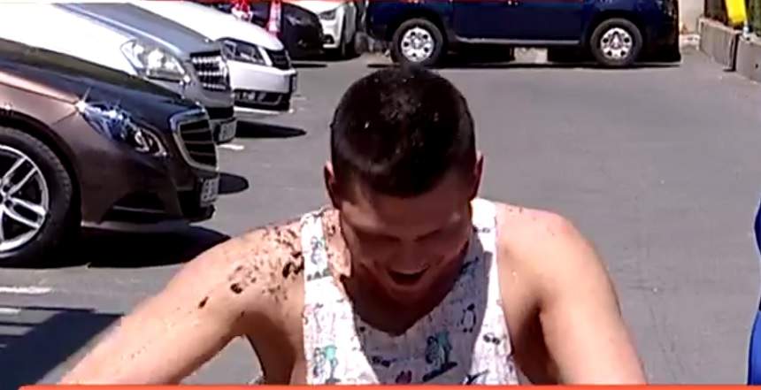 "Condom challenge" cu pământ, sos de roşii, aluat de clătite şi apă cu colorant alimentar! Răzvan Botezatu le-a primit în cap