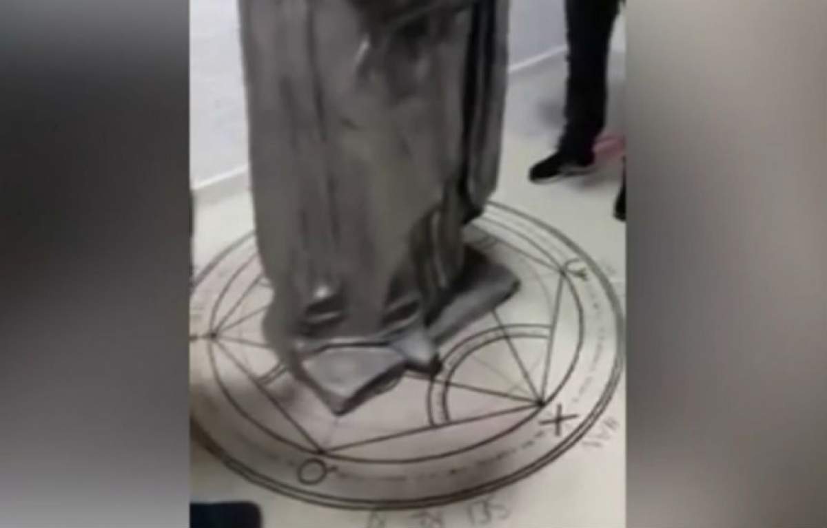 VIDEO / TÂNĂR GENIU, dispariţie subită și bizară. Băiatul ar fi DESCIFRAT codul lui Leonardo Da Vinci. Camera lui, tapetată cu INDICII și SIMBOLURI