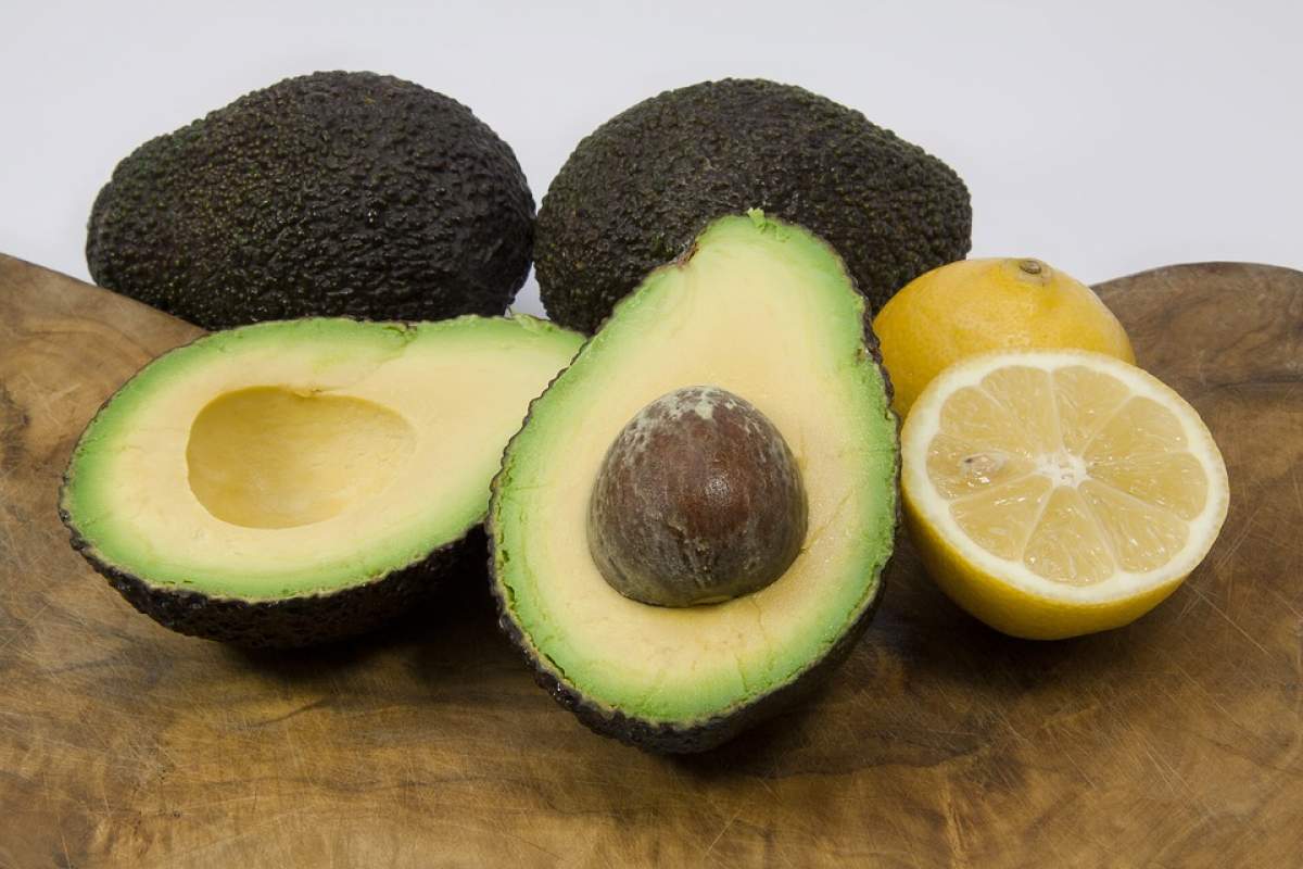 ÎNTREBAREA ZILEI: Cum menții fructele de avocado proaspete mai multe zile?