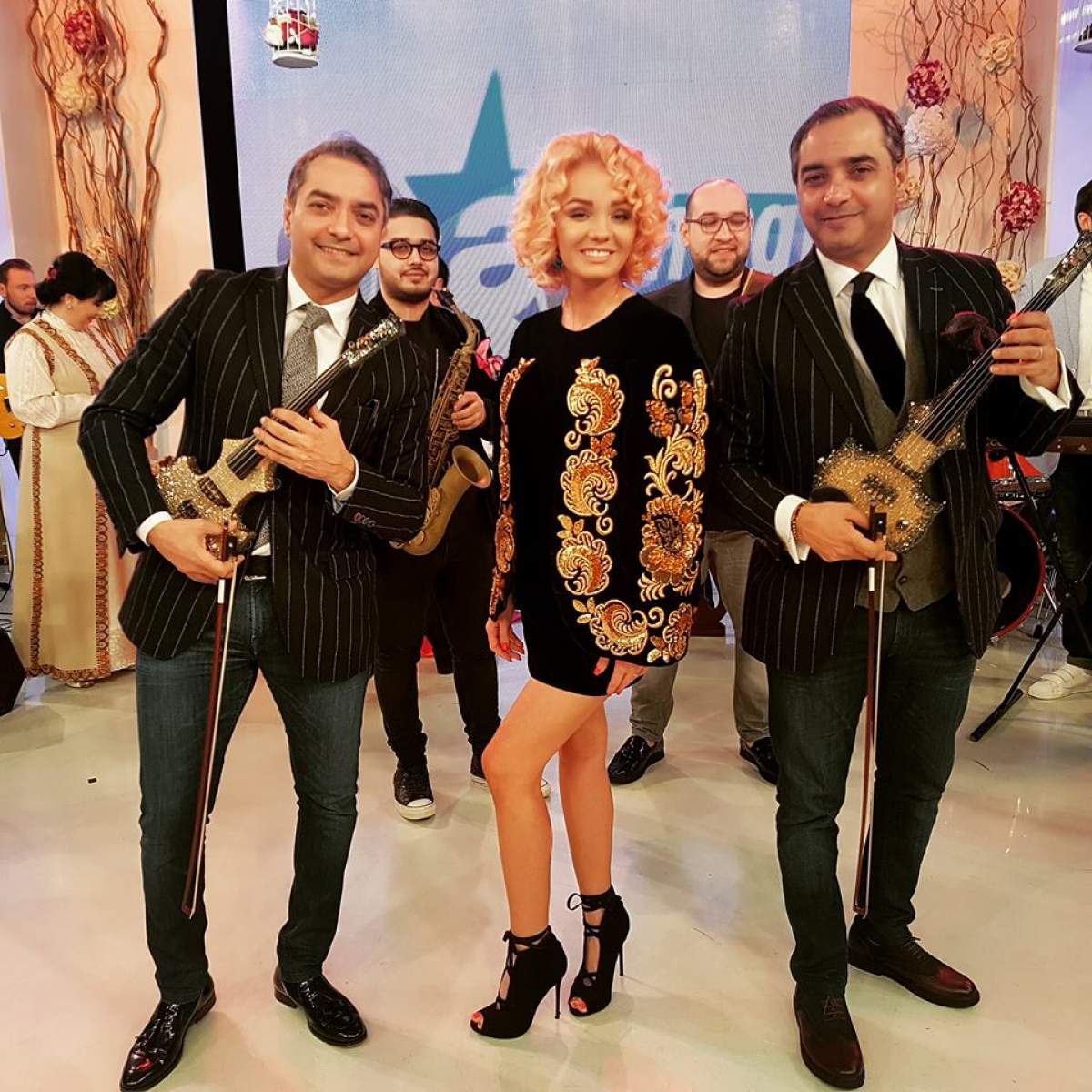 FOTO / Apariţie surprinzătoare! Maria Constantin, cu PĂRUL ROZ şi într-o ţinută cum nu ai mai văzut-o!