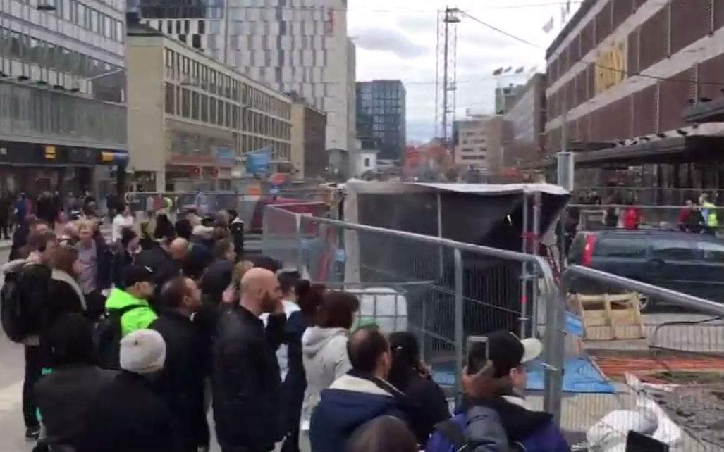 VIDEO / UPDATE ATAC Stockholm: cel puţin 4 morţi, după ce un camion a intrat într-o mulțime! Detalii terifiante au ieşit la iveală