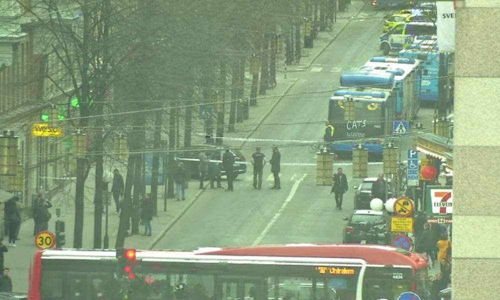 VIDEO / UPDATE ATAC Stockholm: cel puţin 4 morţi, după ce un camion a intrat într-o mulțime! Detalii terifiante au ieşit la iveală