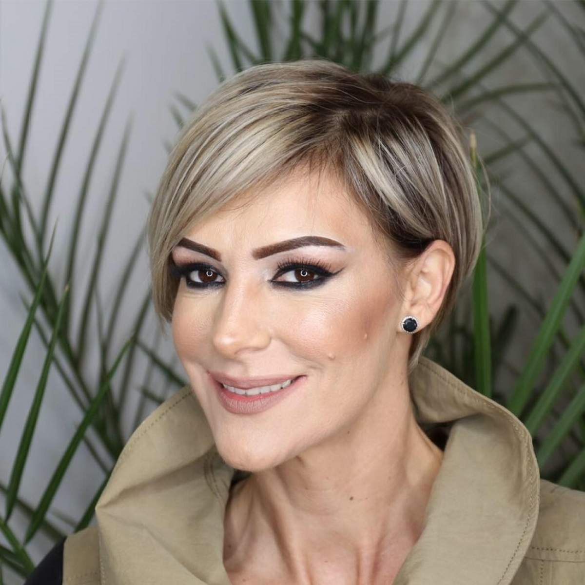Normal că soțul o păzește la fiecare pas! Cum arată, de la spate, Roxana Ciuhulescu / Video