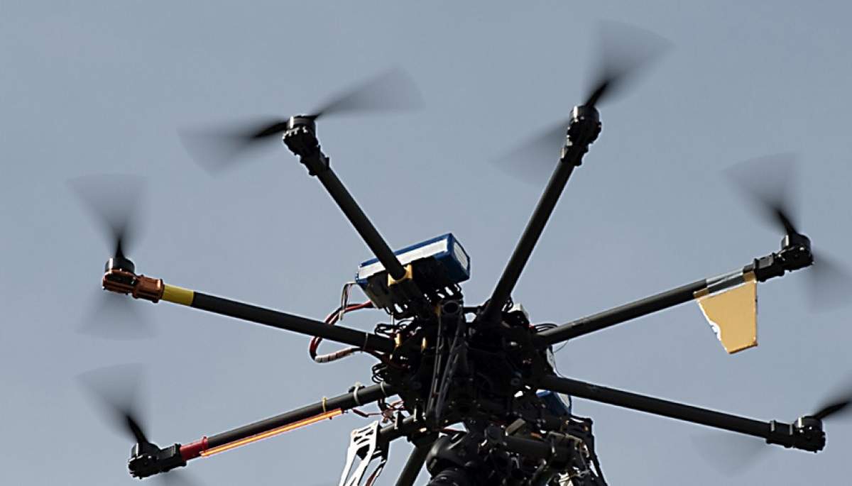Dronă doborâtă cu mătura deasupra Penitenciarului Ploieşti! Ce transporta