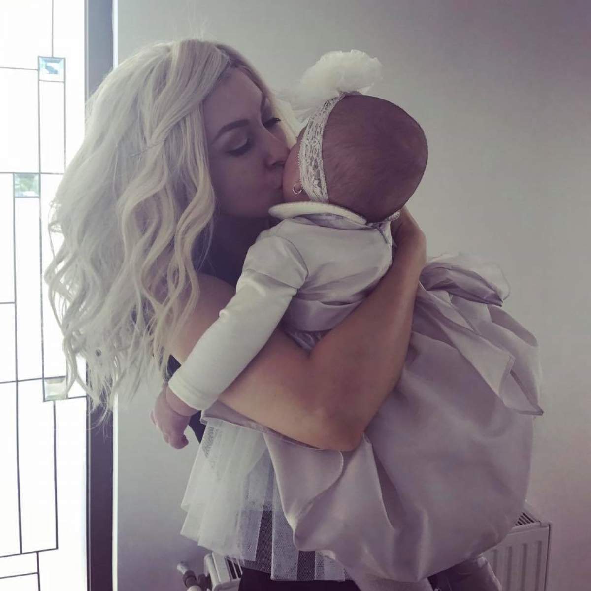 FOTO / Andreea Bălan este cea mai fericită mămică! Fetița ei, Ella-Maya, a împlinit 6 luni