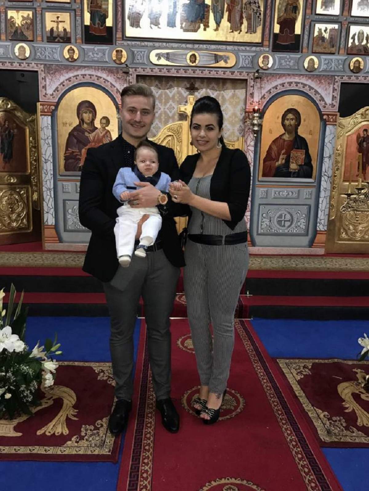 FOTO / Oana şi Cosmin, foşti concurenţi la "Mireasă pentru fiul meu", şi-au botezat băieţelul! Cum au apărut în biserică