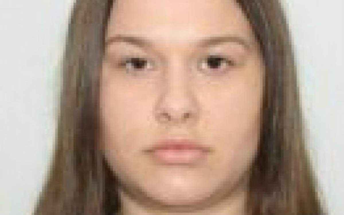 Poliţia e în alertă! Roxana, o fată de 18 ani, a dispărut, iar familia e disperată! Sună la 112 dacă o vezi!