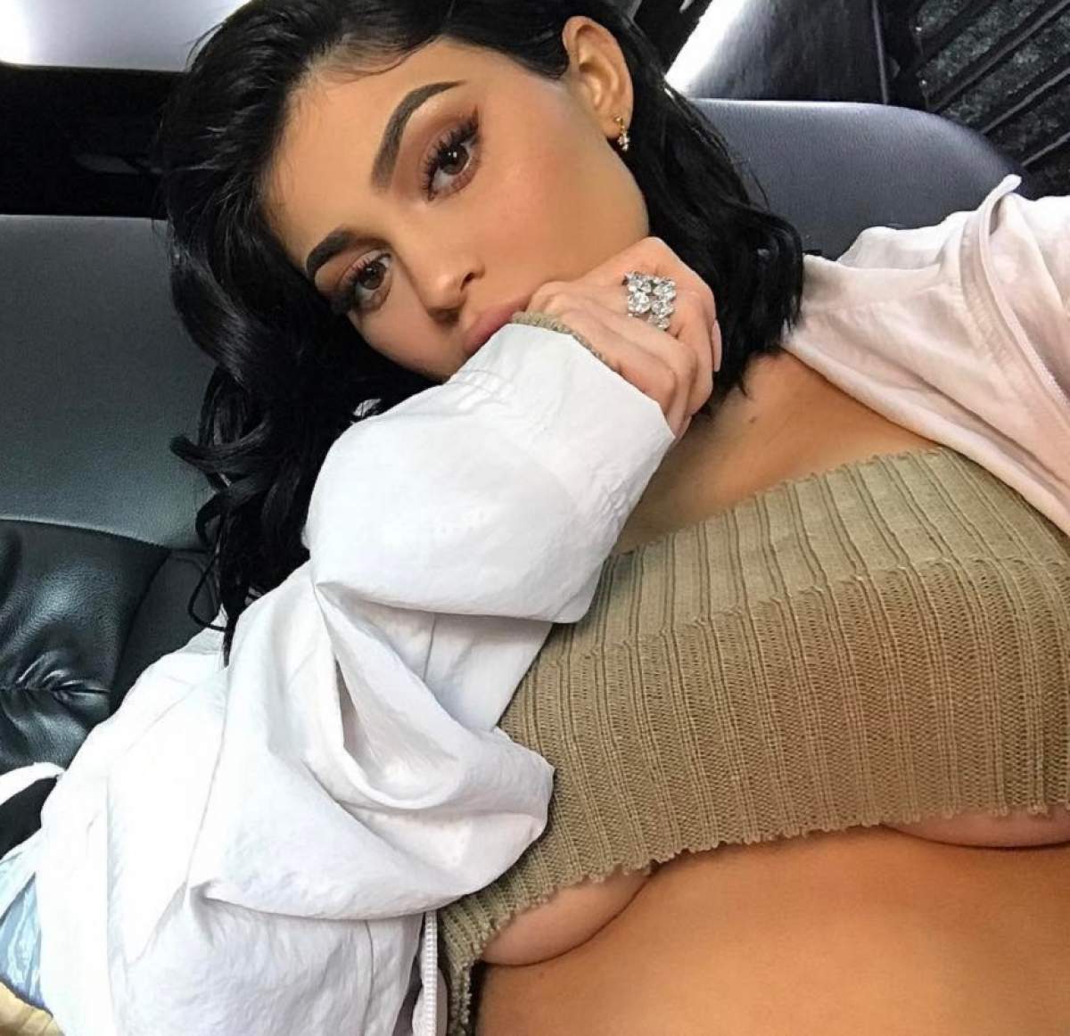 FOTO / Kylie Jenner i-a luat faţa surorii ei mai mari, Kim Kardashian! Imaginile cu posteriorul ei înnebunesc Internetul