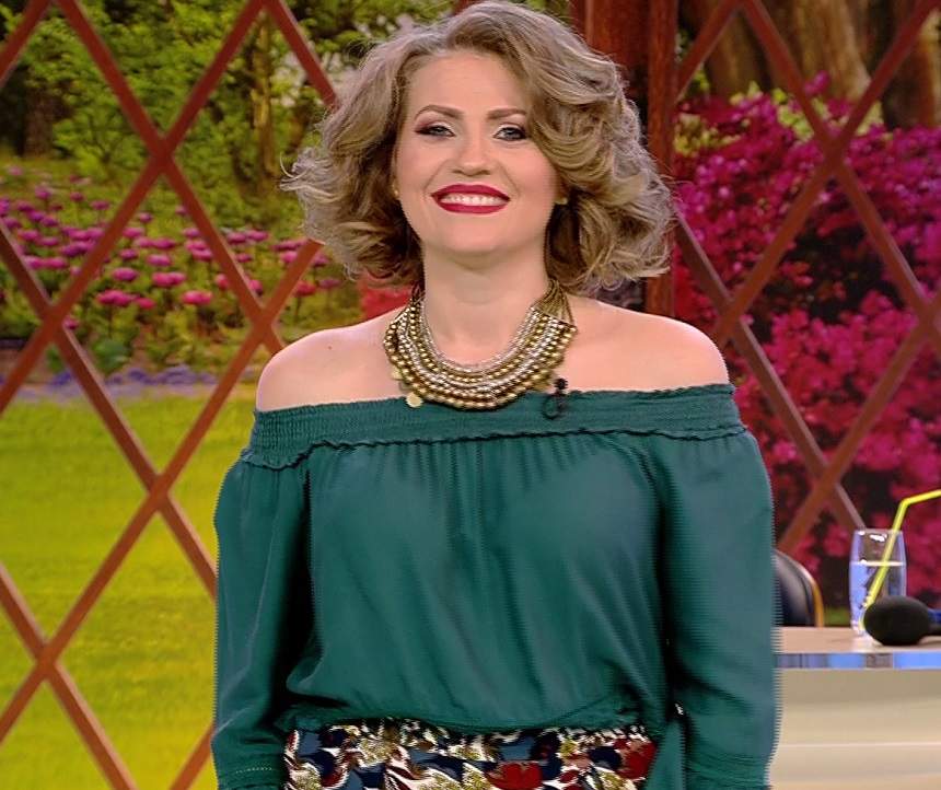 VIDEO / Mirela Vaida a îmbrăcat cea mai îndrăzneaţă ţinută de când a născut! Şi-a arătat picioarele sexy şi a făcut show în platou