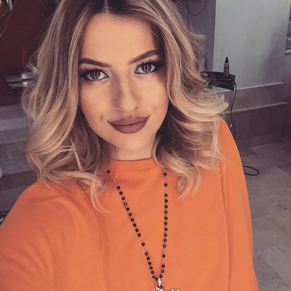 FOTO / Fata popii și-a arătat sânii! Lidia Buble, așa cum nu ai mai văzut-o