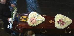 FOTO / Imagini SFÂȘIETOARE de la înmormântarea Andreei, tânăra moartă în urma atentatului de la Londra!