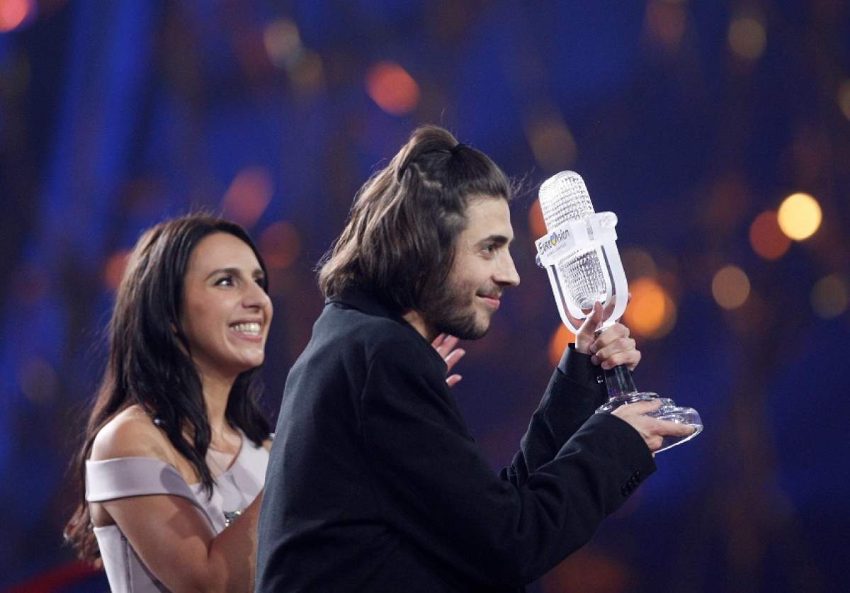 MOMENT JENANT la Eurovision 2017! Un bărbat şi-a dat jos pantalonii pe scenă