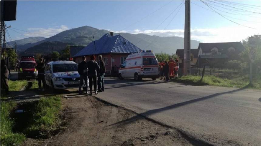 ACCIDENT TERIFIANT! Doi manelişti au murit pe loc după ce maşina în care se aflau s-a izbit de un semn rutier