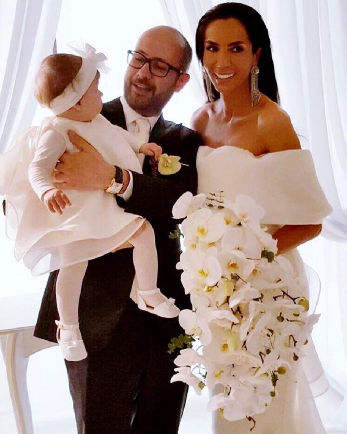 VIDEO / Nepoata regelui Cioabă s-a căsătorit! Imagini de la nunta ATIPICĂ a Anei Radu cu soţul şi fiica ei