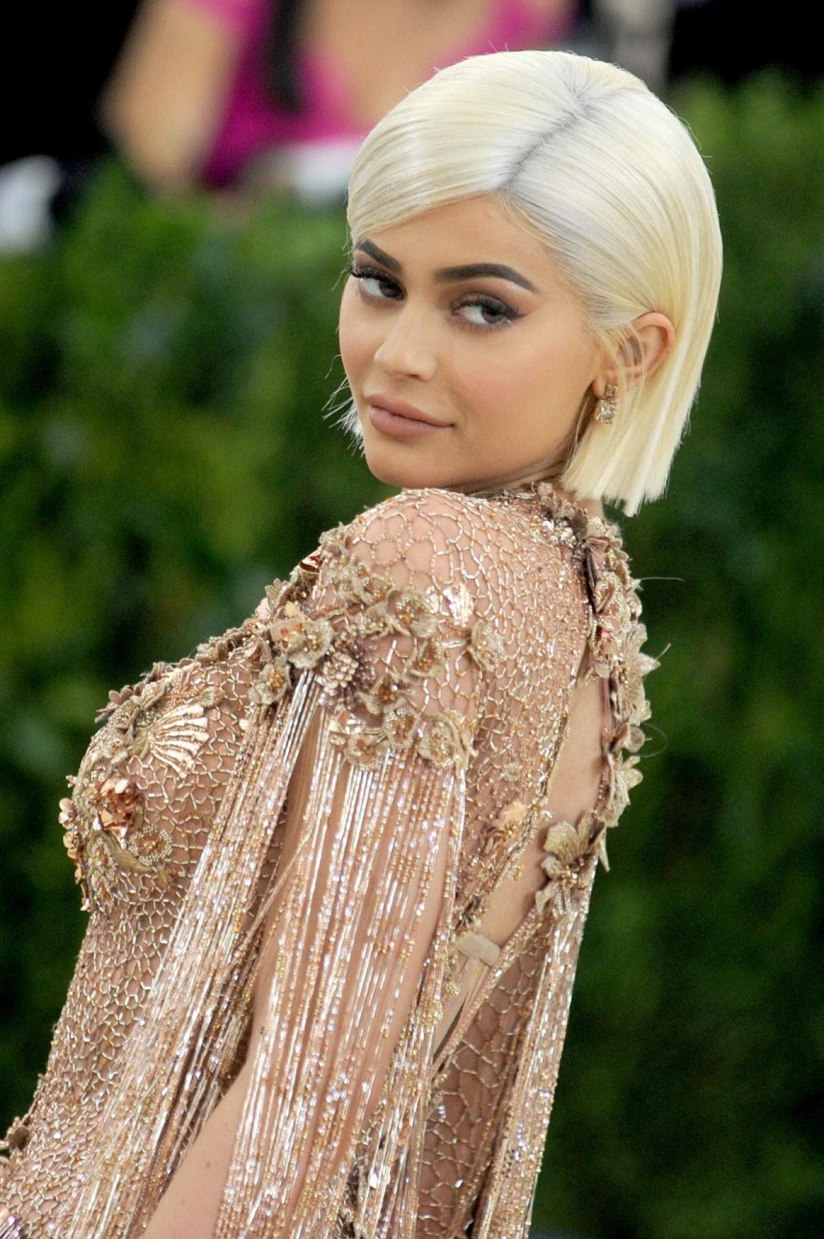 FOTO / Kylie Jenner, mai ceva ca BARBIE! A pozat exact ca o păpuşă