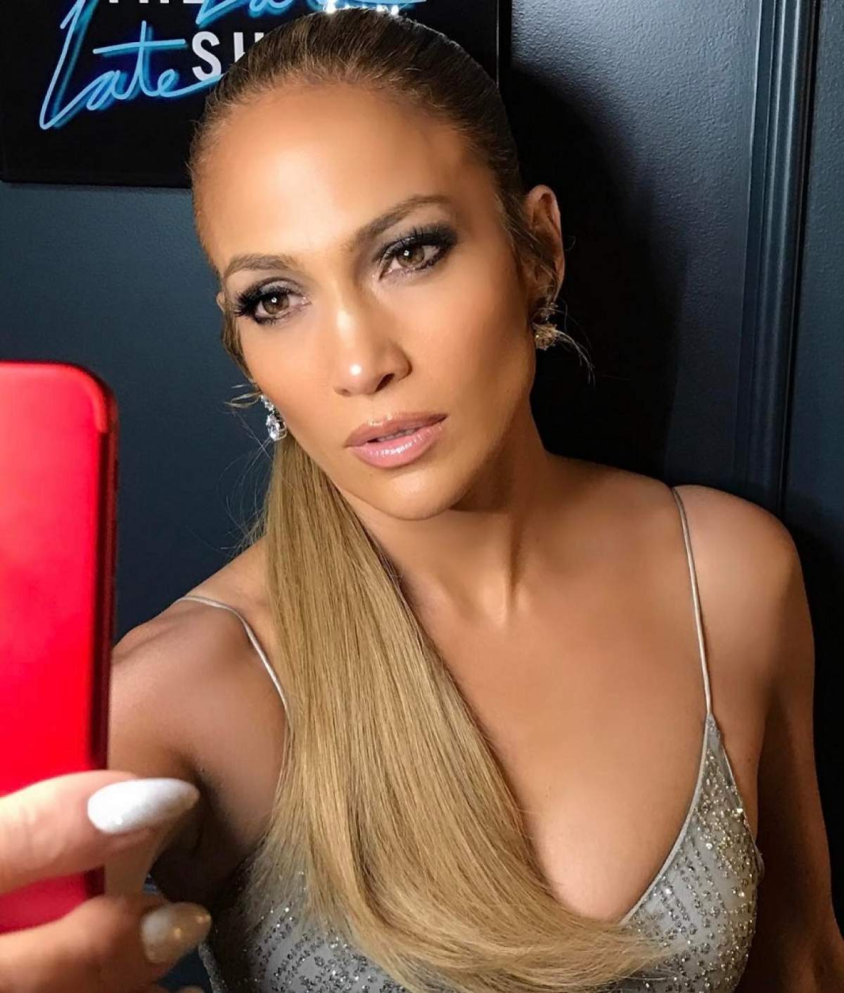 FOTO / Jennifer Lopez sfidează legile naturii! Toţi ochii au fost pe cântăreaţa de aproape 50 de ani atunci când a apărut la un eveniment