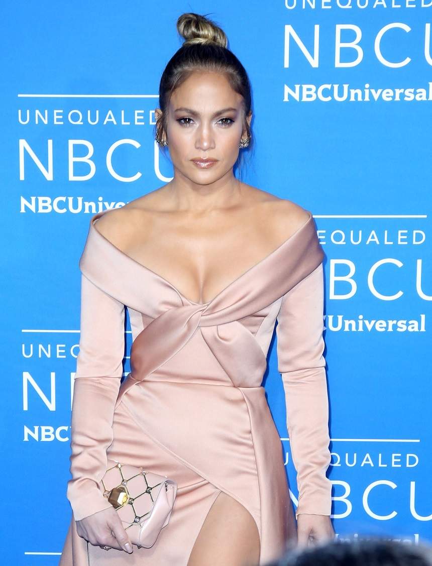 FOTO / Jennifer Lopez sfidează legile naturii! Toţi ochii au fost pe cântăreaţa de aproape 50 de ani atunci când a apărut la un eveniment