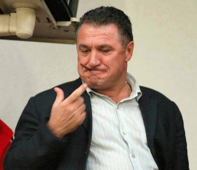 Manevră periculoasă făcută de Victor Becali în puşcărie!